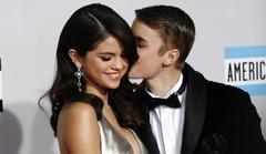 Justin Bieber And Selena Gomez PDA In Las Vegas, Hugs For Floyd Mayweather’s Daughter