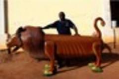 Ghanaian 'fantasy' coffin maker brings his art to Notts