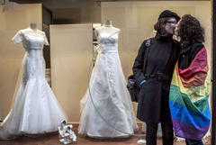 French president signs gay marriage bill into law